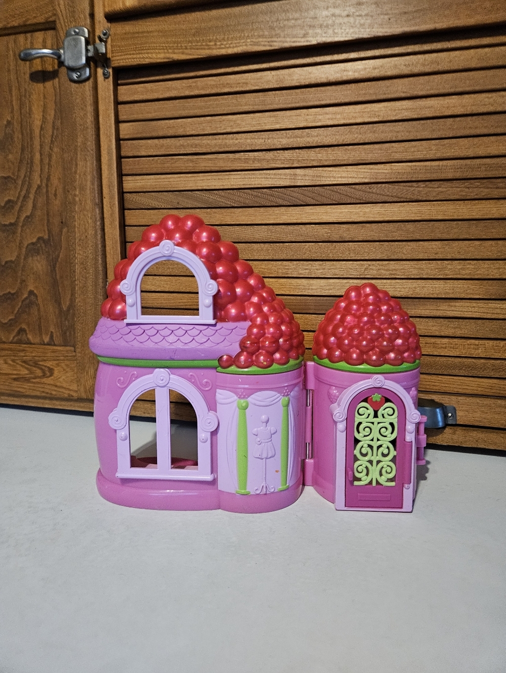 Strawberry Shortcake Fresh Fashion Boutique Doll Play House